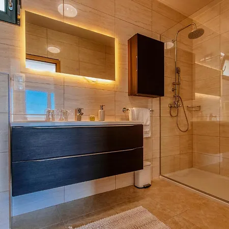 Feriehus Neptune Starigrad Paklenica