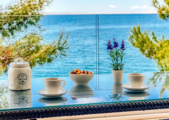 Neptune * Стариград-Пакленица