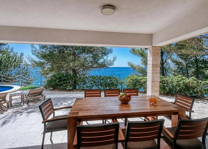 Neptune Стариград-Пакленица