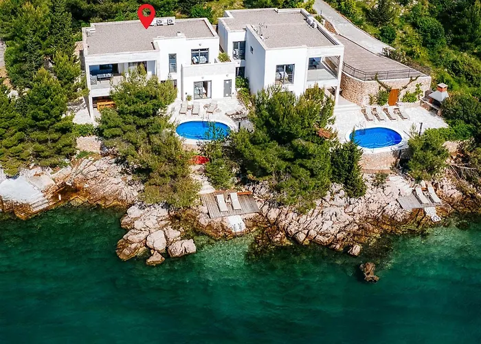 Neptune * Стариград-Пакленица