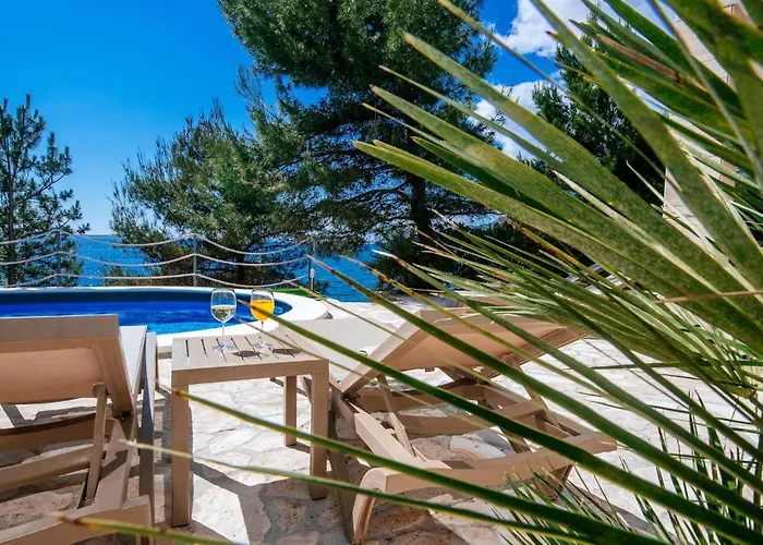 Neptune Стариград-Пакленица