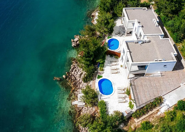 Neptune * Стариград-Пакленица